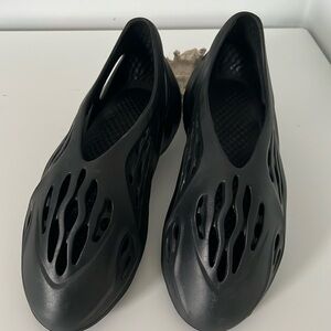 Adidas Yeezy Foam RNNR shoes